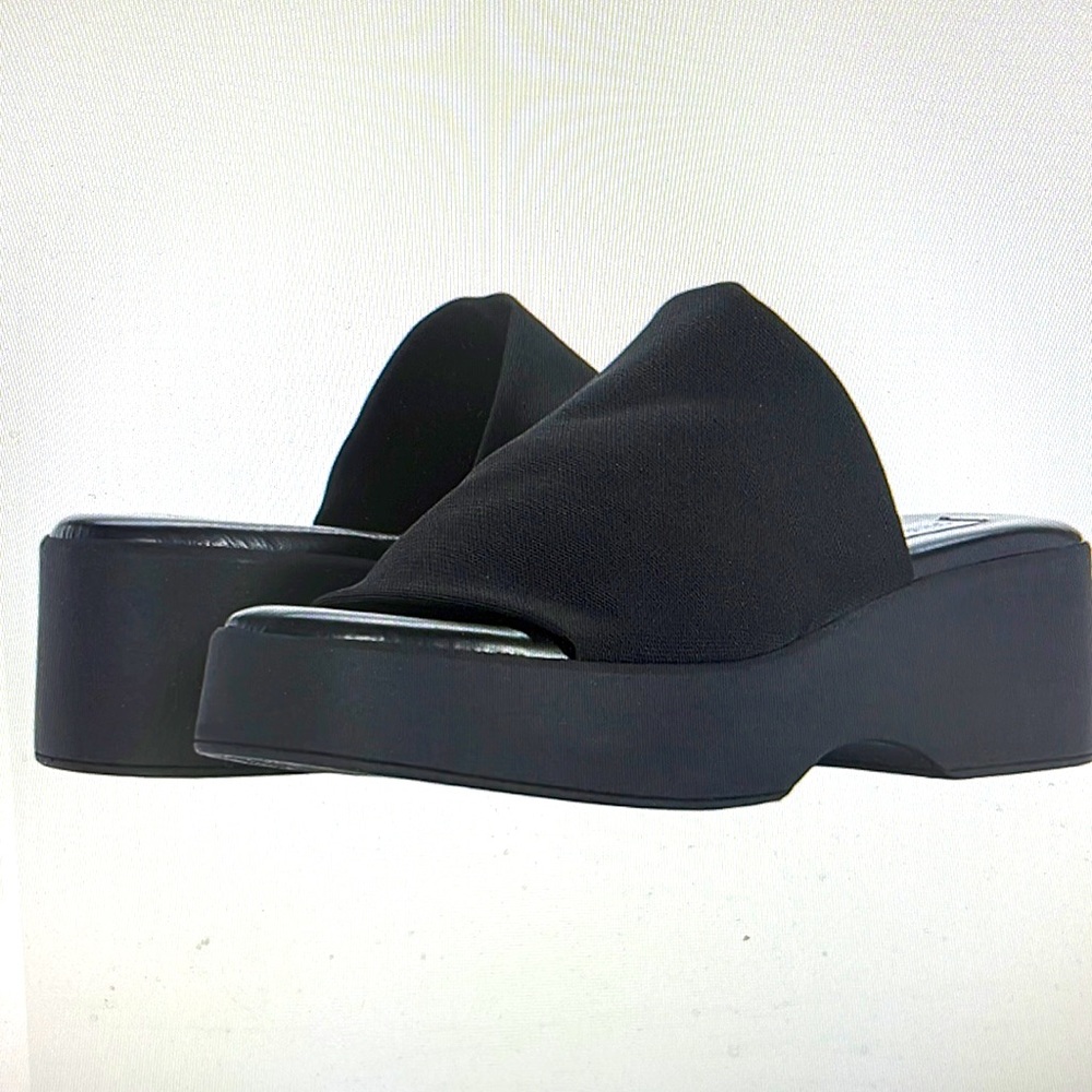 Steve Madden 90s sandals.